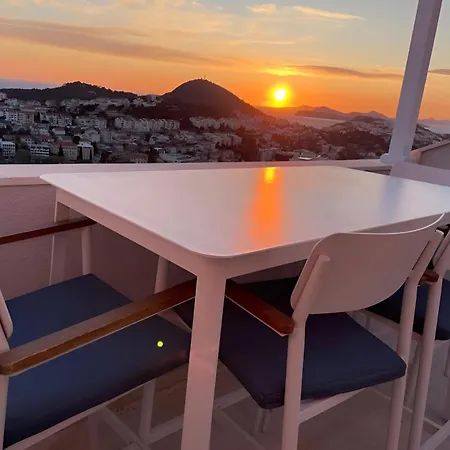 Apartment Breathtaking Sea View Near The Old