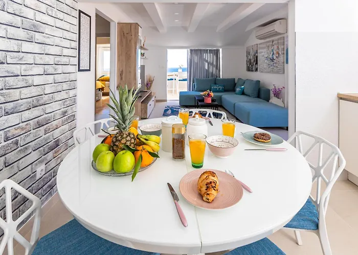 Breathtaking Sea View Near The Old