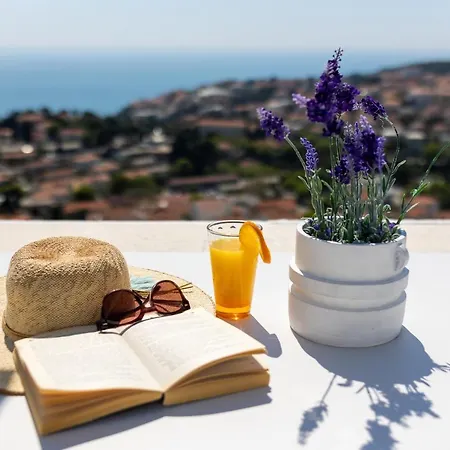 Апартаменты Breathtaking Sea View Near The Old