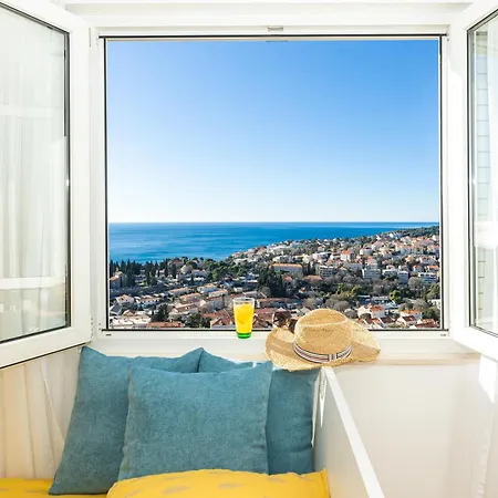 Апартаменты Breathtaking Sea View Near The Old *